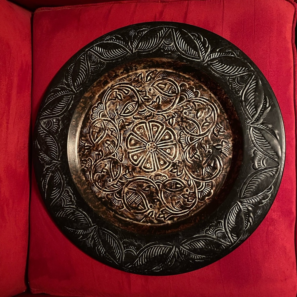 Metal wall hanging with hanger; 18” in diameter